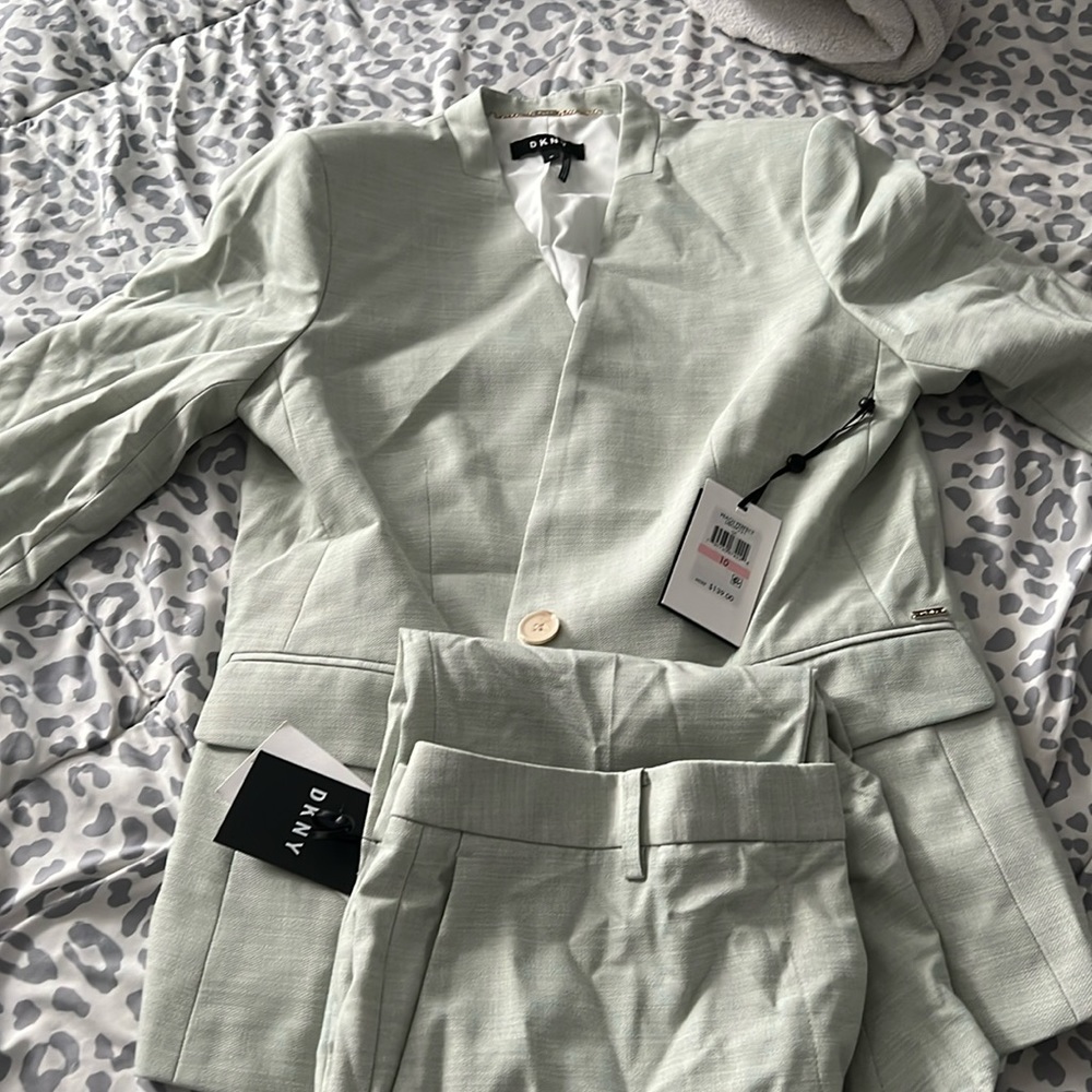 DKNY PANTS SUIT WITH MATCHING JACKET